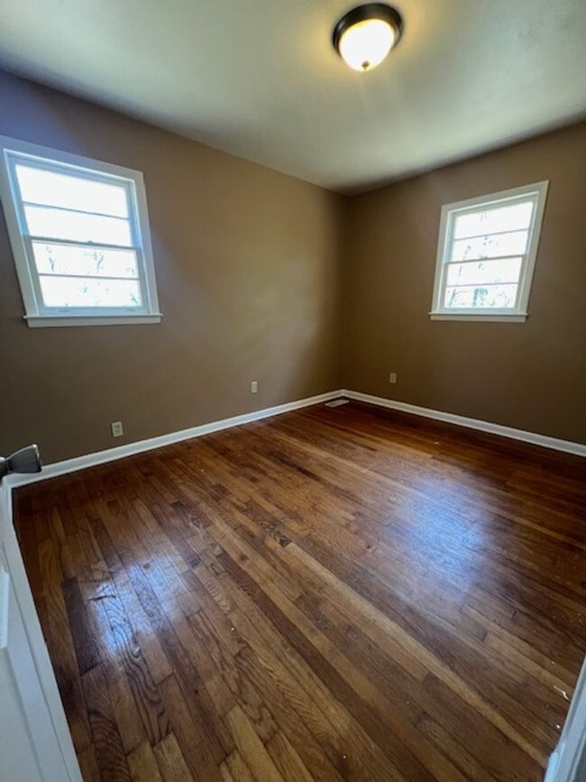 Building Photo - 3 Bedroom, 1 Bath Home in Harlem