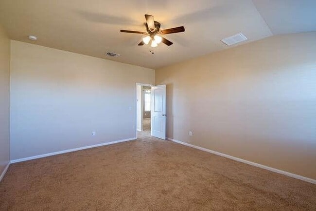 Building Photo - 402 Zenith Rd