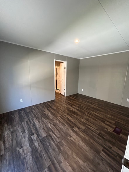 Building Photo - 3200 S Highland Park Dr