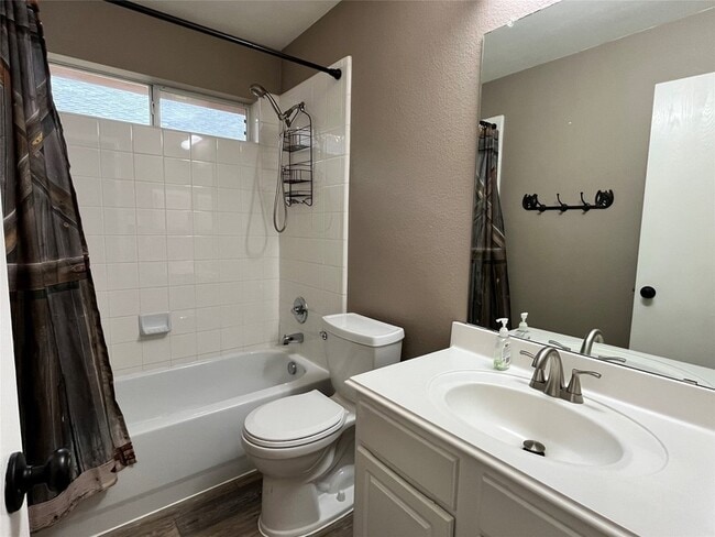 Building Photo - 3917 Miramar Dr