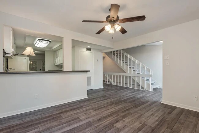 Building Photo - 98 Valley Forge Dr