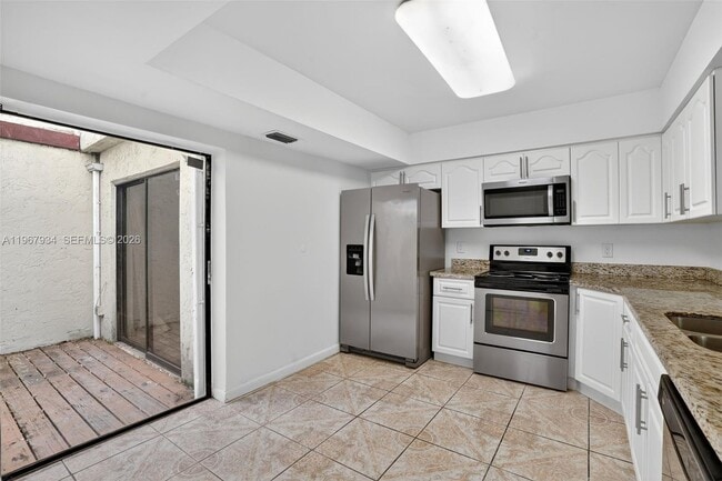 Building Photo - 347 Ives Dairy Rd