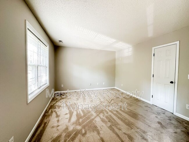 Building Photo - 307 Silverberry Ct