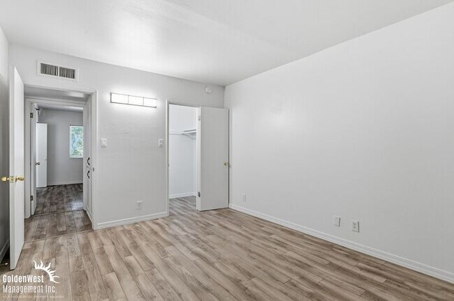 Building Photo - Modern 2Bdm 2Ba Condo in Phoenix Midtown with Pool Views