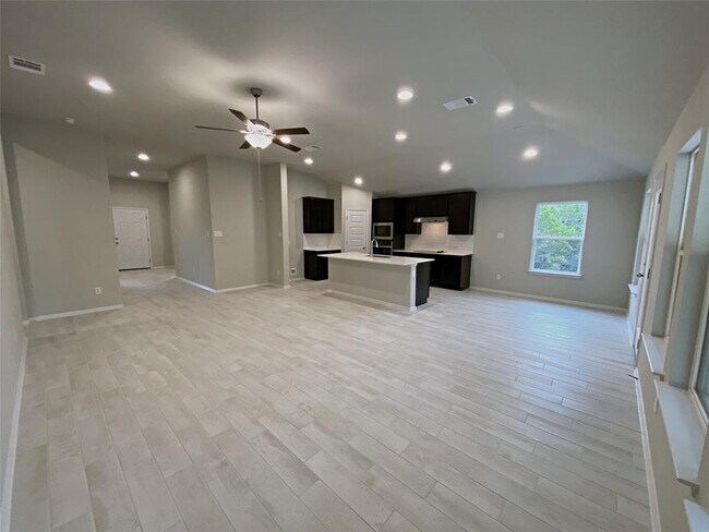 Building Photo - 20915 Oak Dale Dr