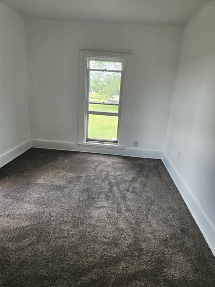 bedroom - 1738 Racine Ave