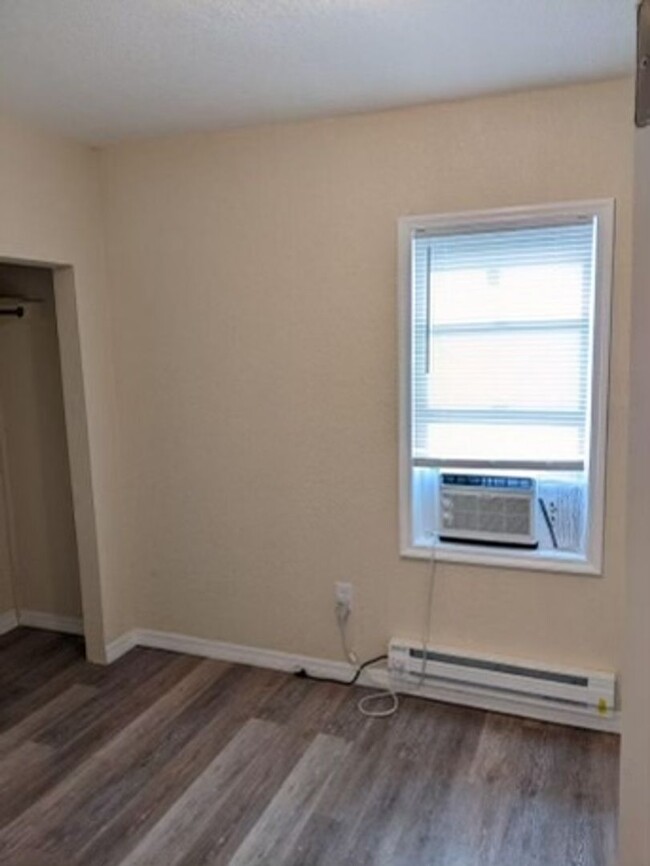 Building Photo - Corner lot 1 Bed/ 1 Bath Fully remodeled C...