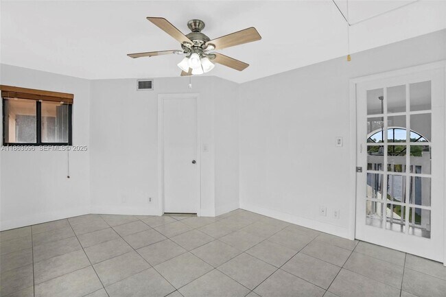 Building Photo - 15549 N Miami Lakeway