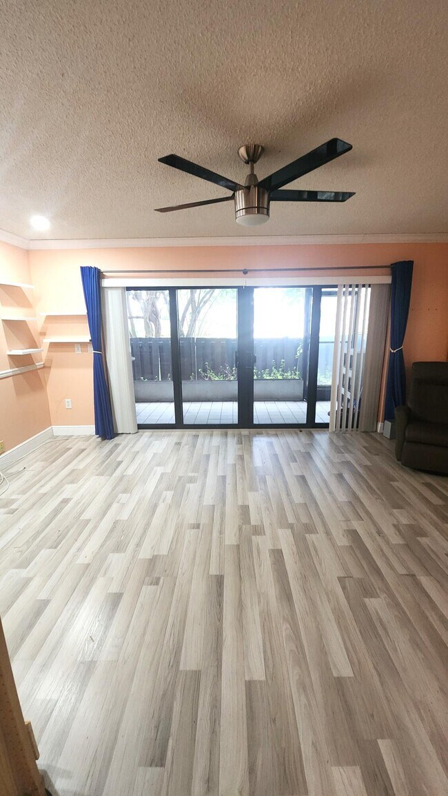 Building Photo - 1021 Mockingbird Ln