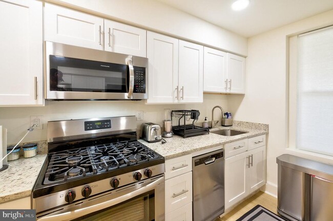 Building Photo - 1214 Linden Pl NE