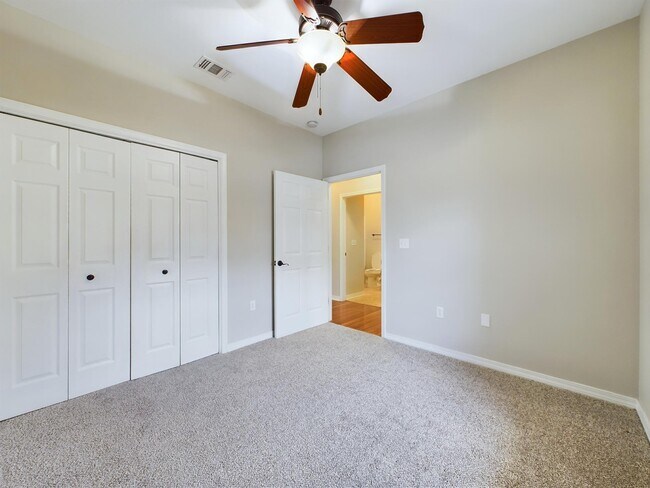 Building Photo - 143 Creve Core Dr