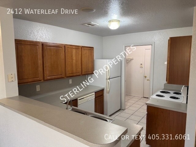 Building Photo - 2412 Waterleaf Dr