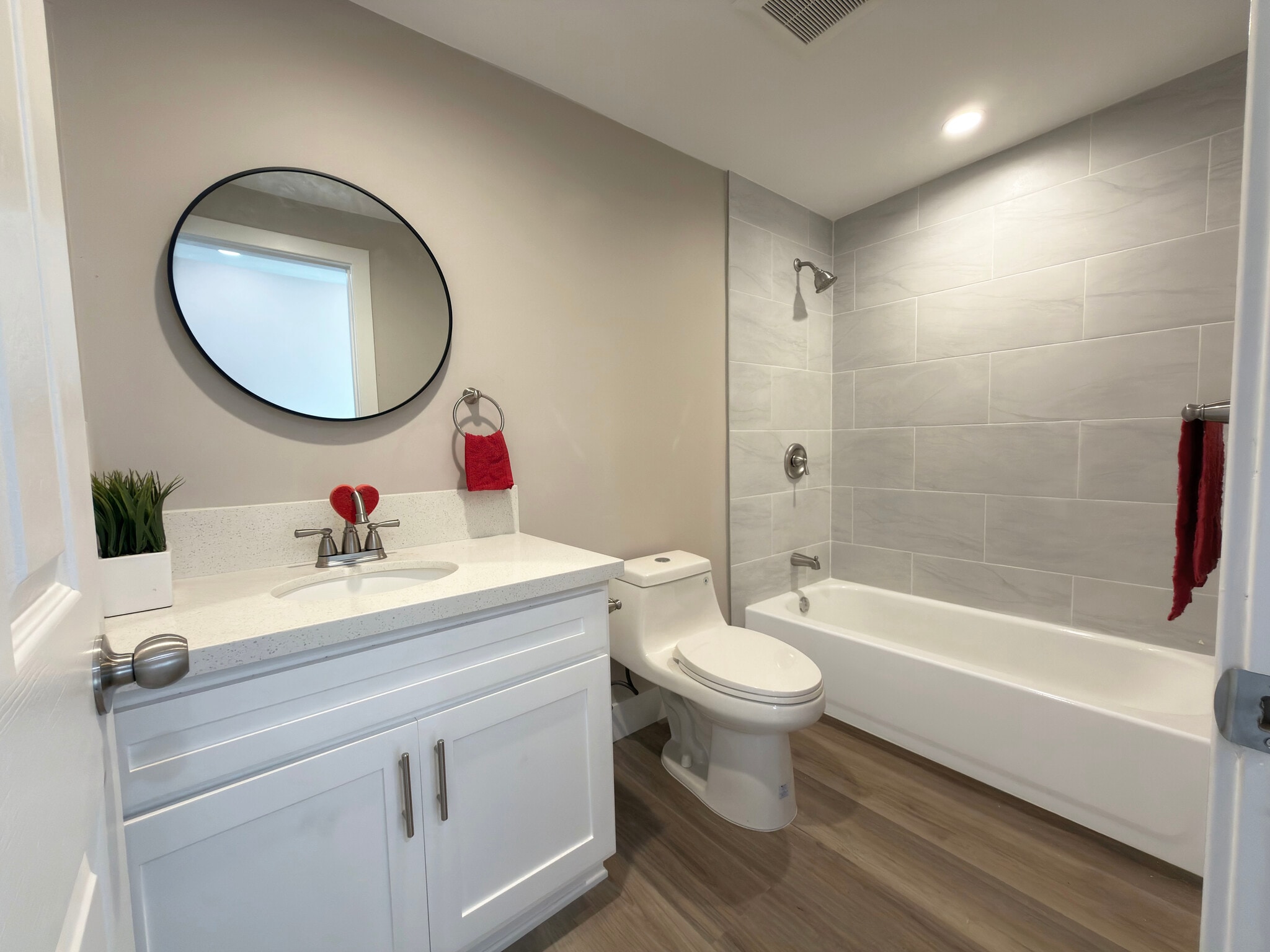 Building Photo - 1382 Molino Ave