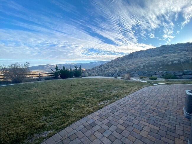 Building Photo - Sommersett 4 bedroom