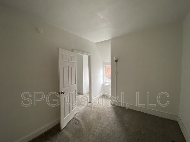 Building Photo - 226 S Pine St