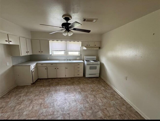 Building Photo - 500 Tanner Ave