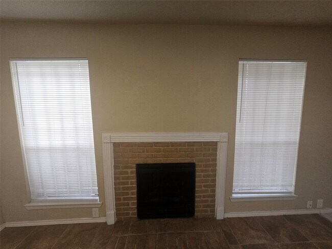 Building Photo - 3303 W Greenridge Dr