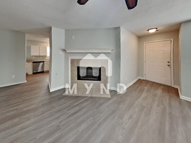 Building Photo - 4828 Royal Run Dr