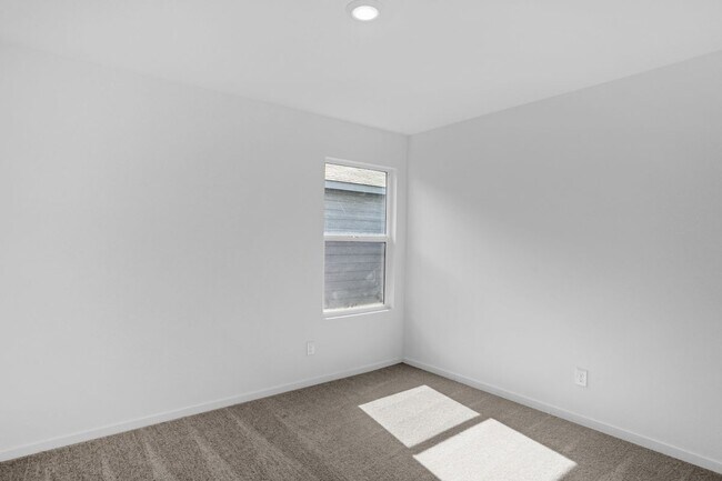 Building Photo - 1025 MacNab Dr