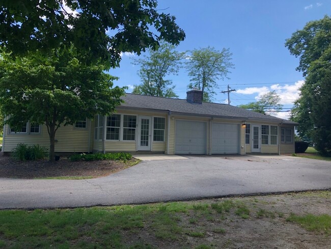 Rear exterior - 4 Frontier Rd