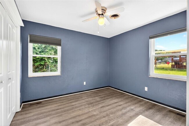 Building Photo - 2622 SW 35th Ave