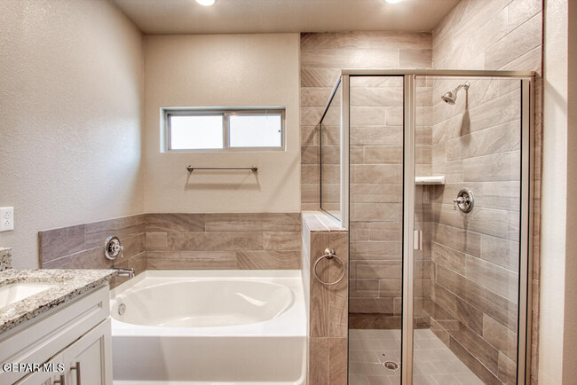 Building Photo - 14929 Tierra Crystal Ave