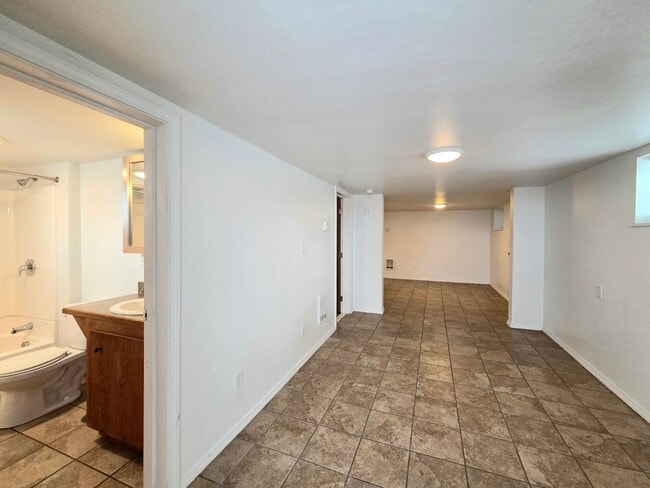 Building Photo - 1121 Monitor Ave