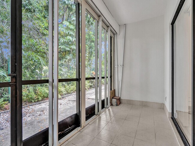 Building Photo - 3115 Oakland Shores Dr