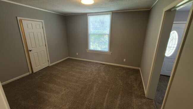 Building Photo - 112 S Crysler Ave