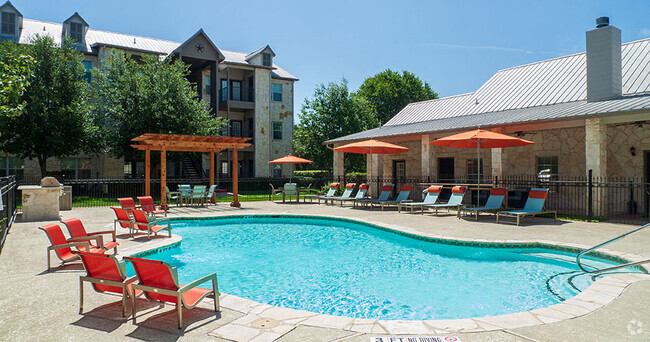 The Woodland Swimming Pool, Boerne, Texas - The Woodland Apartments