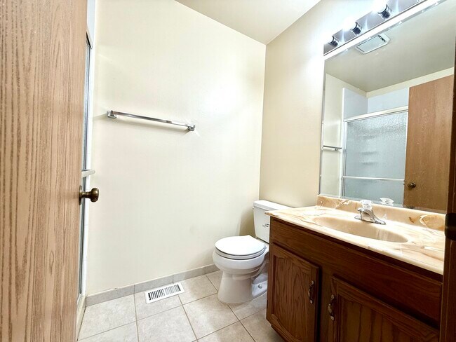 Building Photo - 2449 Carlton Dr