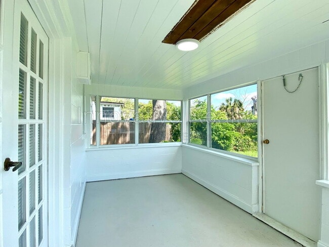 Building Photo - 311 Lake Annie Dr