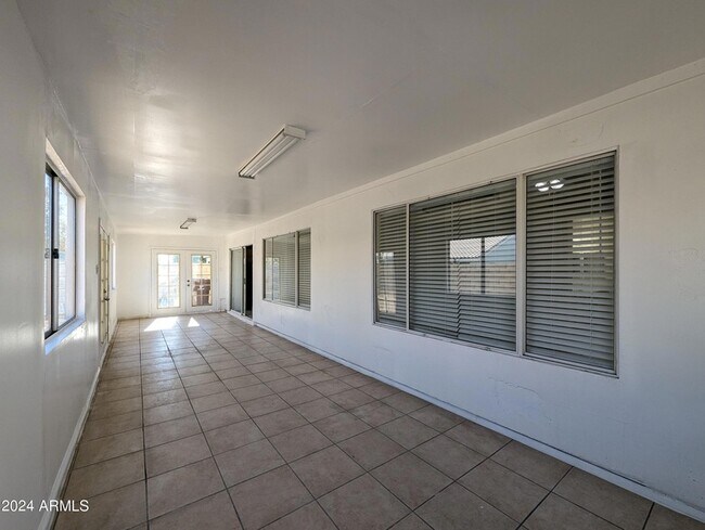 Building Photo - 11941 N 69th Ave