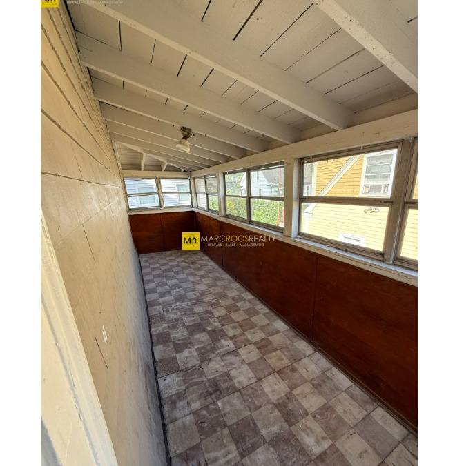 Building Photo - 68 Willow Ave