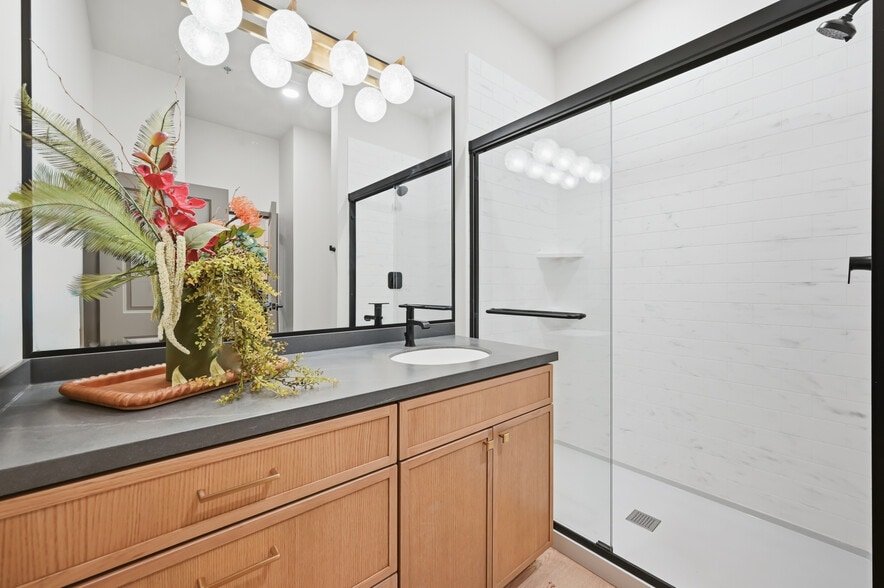 bathroom - 105 Agate Pl