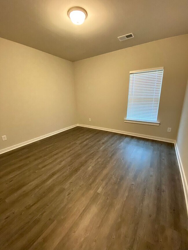 Building Photo - Home for Rent in Jasper, AL...Available to...