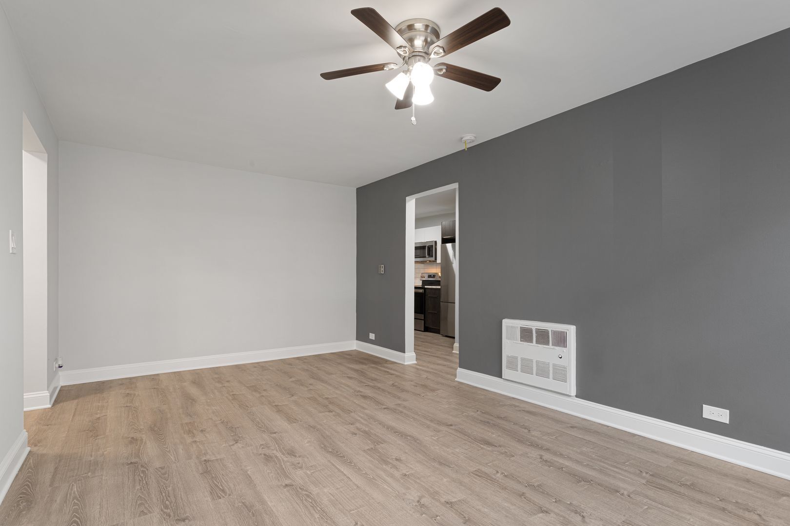 Building Photo - 7639 N Eastlake Ter