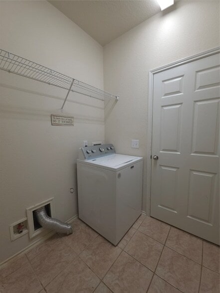 Building Photo - 3027 Providence Oak St