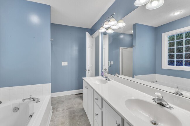 Building Photo - 7040 Pine Rd