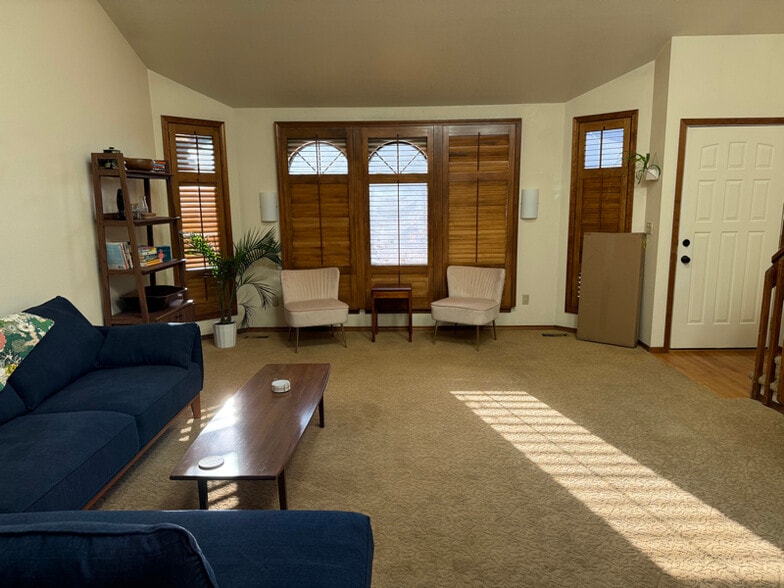 Building Photo - 550 Weaver Ave