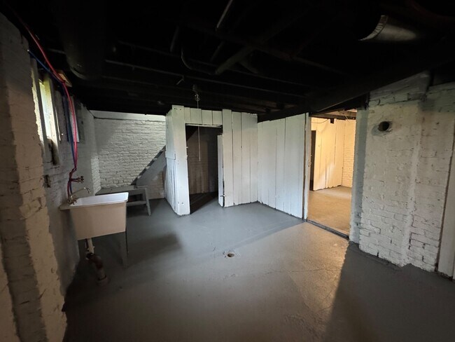Building Photo - 4720 Garland St