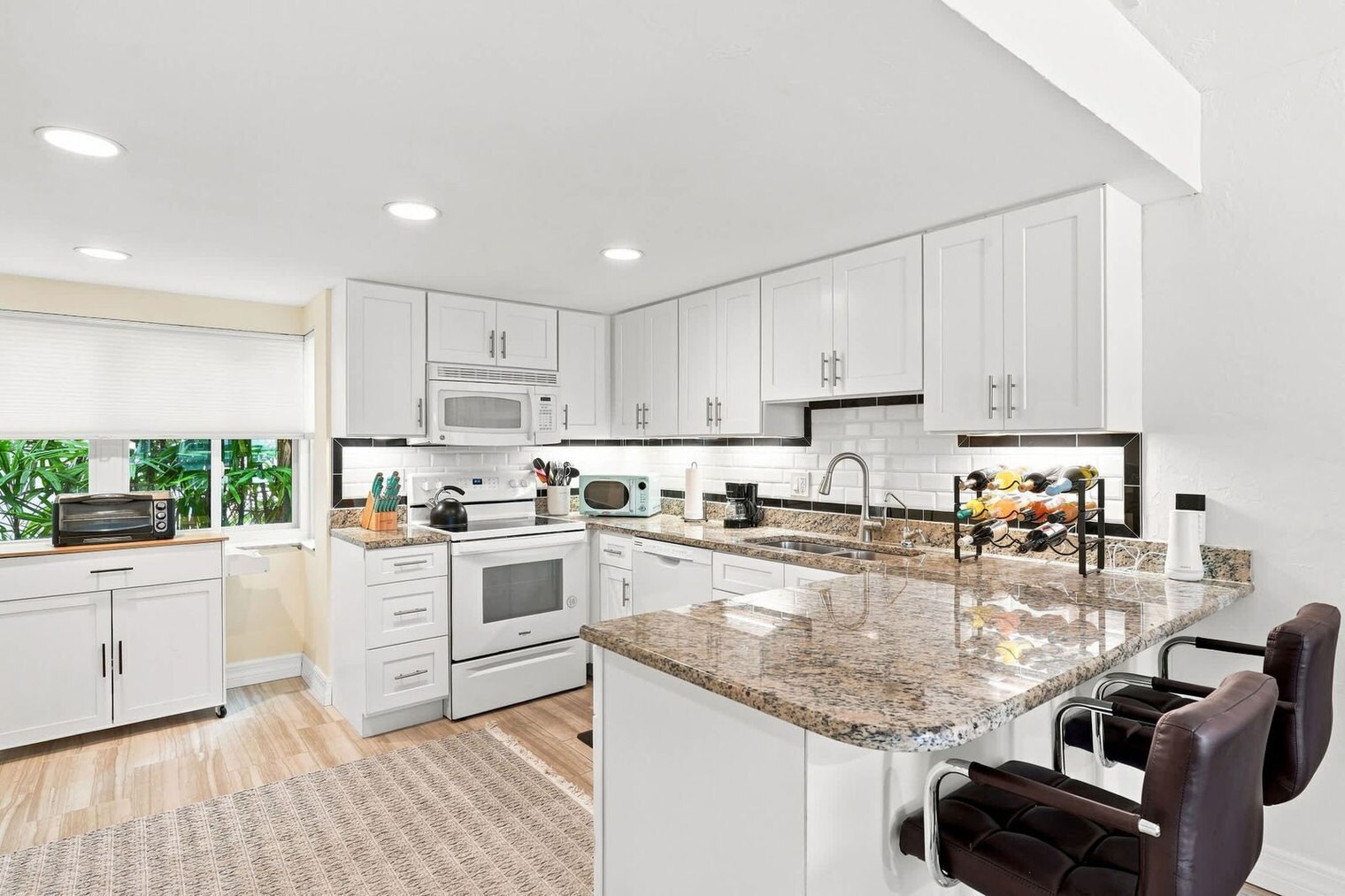 Building Photo - 15120 Ports of Iona Dr