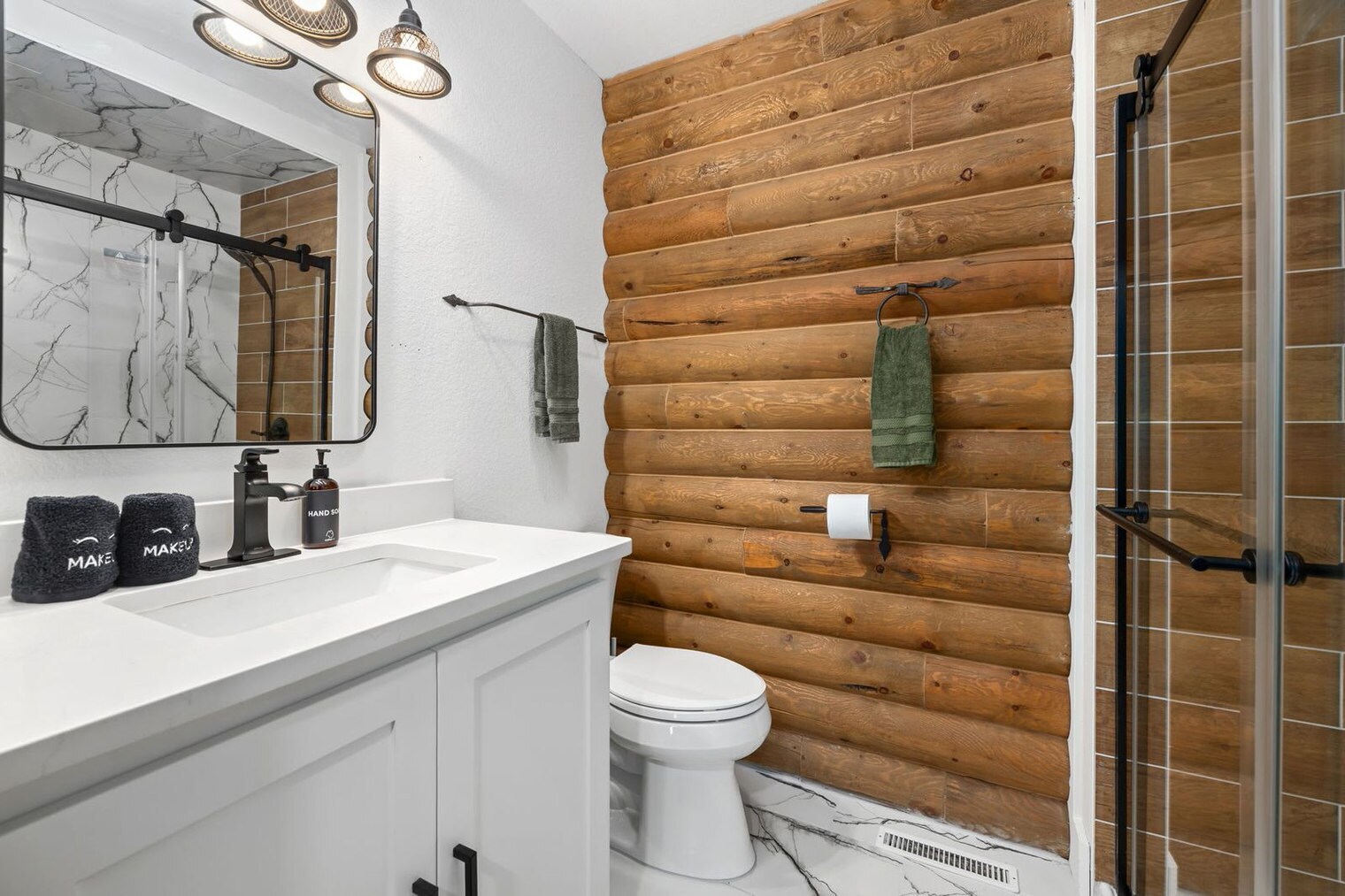 Building Photo - 19412 Pinecrest Ln