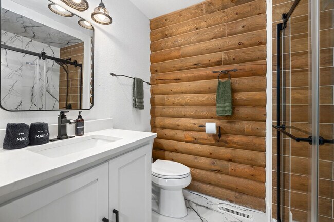 Building Photo - 19412 Pinecrest Ln