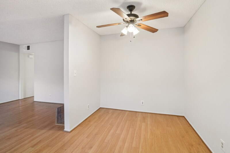 Building Photo - 725 E Providencia Ave