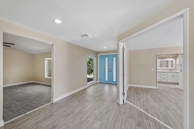 Building Photo - 13222 N 1st Ave