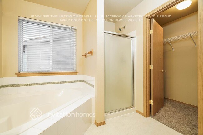 Building Photo - 10904 185th Ave E