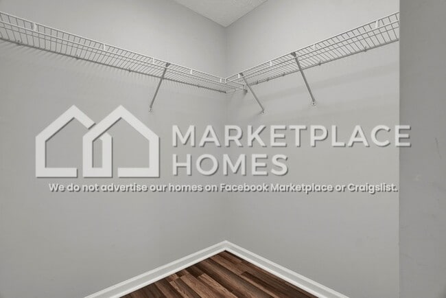 Building Photo - 8513 English Oak Loop