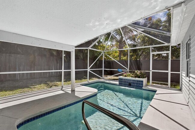 Building Photo - 5058 Canal Cir E