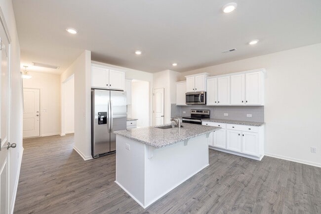 Building Photo - Beautiful 4 Bedroom Home Piedmont School D...